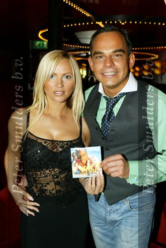 Amsterdam 28 april 2004
Presentatie cd Robert Halewijn bij En Pluche  .   Robert met Tatjana