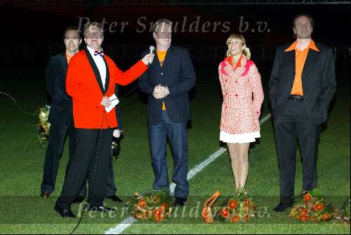 Amsterdam 19 april 2004
Premiere in Oranje in Amsterdam Arena.
Thomas Acda en Wendy v Dijk Rene mioch