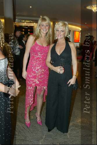 Scheveningen 4 april 2004
Premiere Lion King in Kurhaus.
Tineke Schouten met dochter