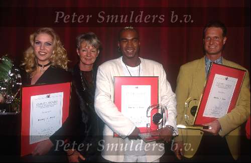 1994
Twenty 4 Seven wint de Xeportprijs
Zangeres en presentatrice Nance en zanger Stacy