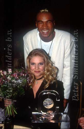 1994
Twenty 4 Seven wint de Xeportprijs
Zangeres en presentatrice Nance en zanger Stacy