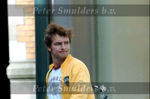 Amsterdam 22 april 2004
Victor Reinier  bij apotheek op cornelis schuytstraat