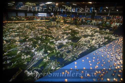 Bloemen voor de overleden slachtoffers van vliegramp suriname