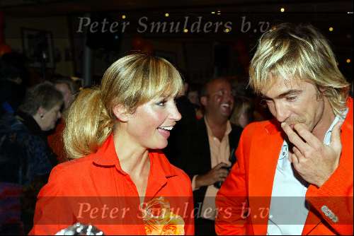 Amsterdam 19 april 2004
Premiere in Oranje in Amsterdam Arena.
Wendy v Dijk met Chris Zegers