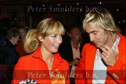 Amsterdam 19 april 2004
Premiere in Oranje in Amsterdam Arena.
Wendy v Dijk met Chris Zegers