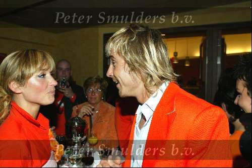Amsterdam 19 april 2004
Premiere in Oranje in Amsterdam Arena.
Wendy v Dijk met Chris Zegers