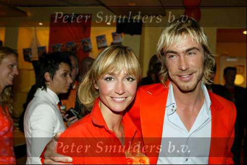 Amsterdam 19 april 2004
Premiere in Oranje in Amsterdam Arena.
Wendy v Dijk met Chris Zegers