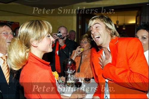 Amsterdam 19 april 2004
Premiere in Oranje in Amsterdam Arena.
Wendy v Dijk met Chris Zegers