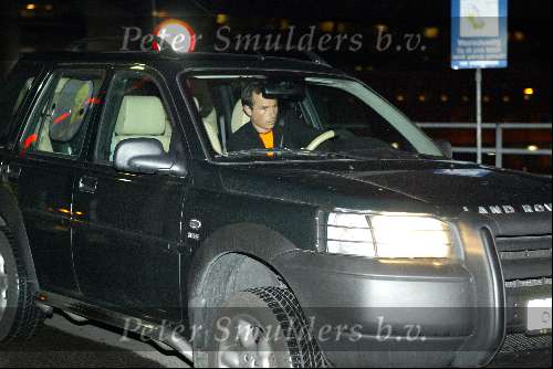 Amsterdam 19 april 2004
Premiere in Oranje in Amsterdam Arena.
Broer Wendy v Dijk op weg naar ziekenhuis