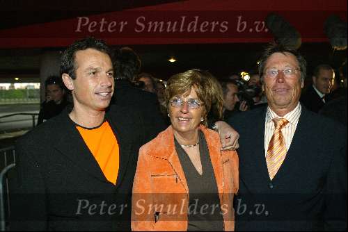 Amsterdam 19 april 2004
Premiere in Oranje in de Amsterdam Arena.
Ouders Wendy v Dijk met broer