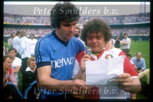 Laatste wedstrijd voor Willem v Hanegem.
Andre Hazes in Feyenoord shirt