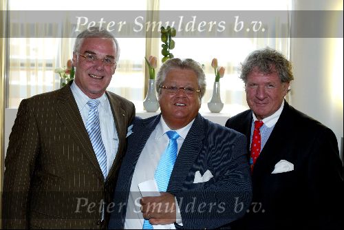 Scheveningen 27 april 2004
Lunch in het holland casino in scheveningen .
Tony Tetro Willibrord Frequin en de direkteur van Hotel The Grand