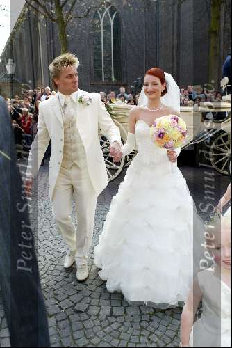 Vlaardingen 20 april 2004
Winston Post en DXenise v Rijswijk trouwen op stadhuis Vlaardingen.
