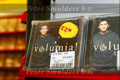 Amsterdam 6 april 2004
Cd  Volumia en Xander de Buisonje 2,99 euro