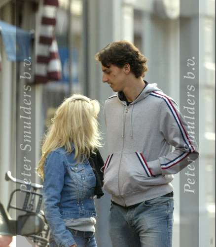 Amsterdam 9 april 2004
Zlatan Ibrahimovic met vriendin op PC hooftstraat