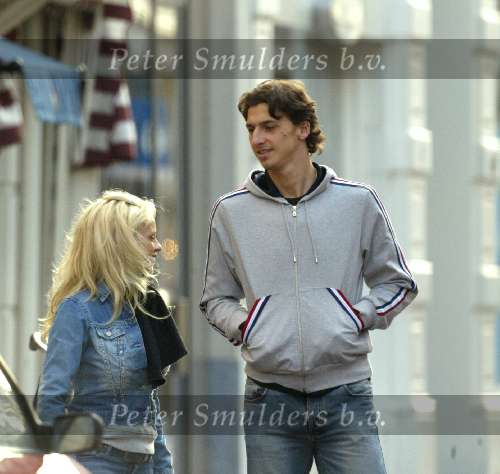 Amsterdam 9 april 2004
Zlatan Ibrahimovic met vriendin op PC hooftstraat