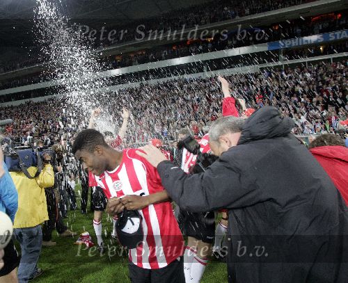 Eindhoven, 23 April 2005
Kampioenswedstrijd PSV-Vitesse, eindstand 3-0
Addo viert feest met champagne.