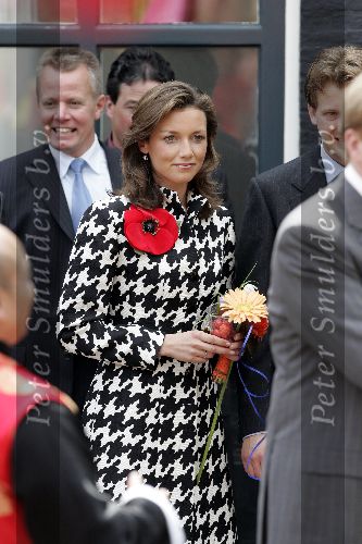 Scheveningen 30 april 2005
Koningin Beatrix in Scheveningen met familie.
Aimee v Vollenhoven en Prins Floris