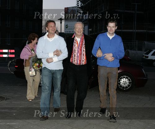 Hilversum 1 april 2005
Afscheidsfeestje van Beau v Erven Dorens.     Albert Verlinde en Ramses Shaffy