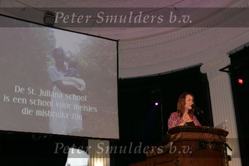 Amsterdam 20 april 2005
Veiling voor child right in odion.
Angela Groothuizen