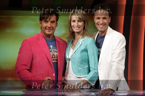 Amsterdam 22 april 2005
Anouk Smulders  Gerard Joling en Viktor Brand bij SBS shownieuws.