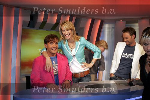 Amsterdam 22 april 2005
Anouk Smulders  Gerard Joling en Viktor Brand bij SBS shownieuws.