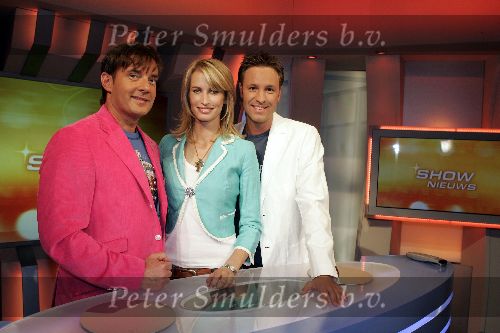 Amsterdam 22 april 2005
Anouk Smulders  Gerard Joling en Viktor Brand bij SBS shownieuws.