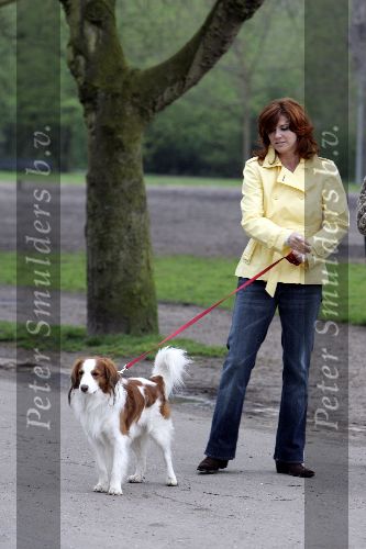 April 19 april 2005
Chazia Mourali in het vondelpark met hond.