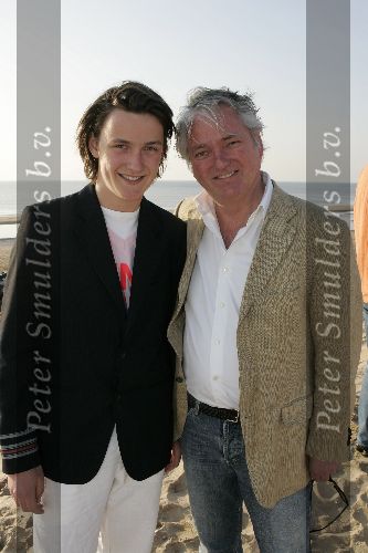 Bloemendaal 2 april 2005
Opening van strandtent vroeger.
Dick Beyer met zoon
