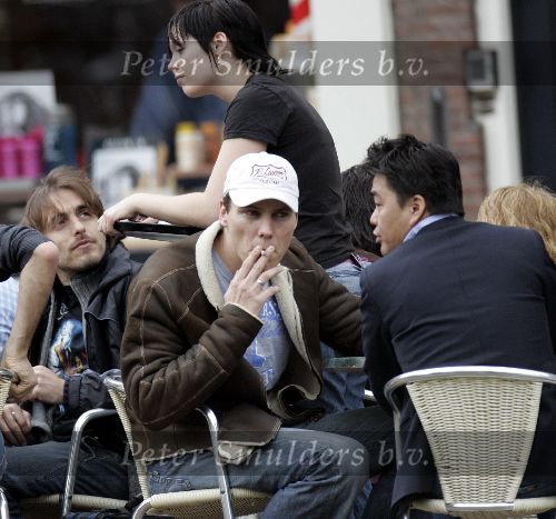 Amsterdam 28 april 2005
Dj Tiesto met  petje en sigaret op terras