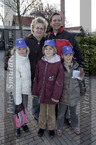 Harderwijk 9 april 2005
Opening dolfinarium HARDERWIJK.
Frank de Grave met zus en kinderen
