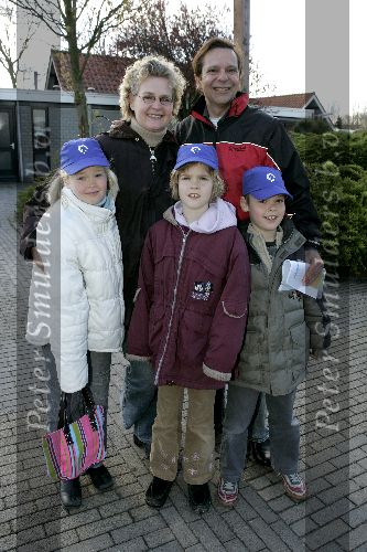 Harderwijk 9 april 2005
Opening dolfinarium HARDERWIJK.
Frank de Grave met zus en kinderen