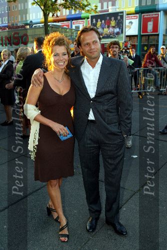 Amsterdam 2 september 2002
Premiere Oesters van Namkee in Pathe Arena
Frederique Huydts met vriend