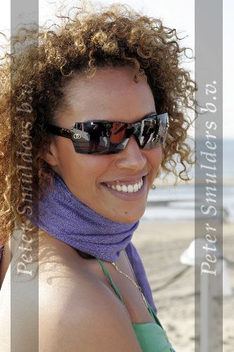 Bloemendaal 2 april 2005
Opening van strandtent vroeger.
Glennis Grace  met zonnebril