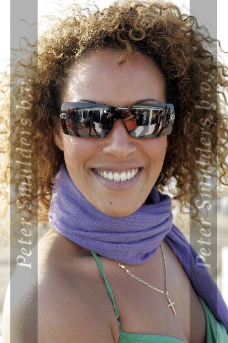 Bloemendaal 2 april 2005
Opening van strandtent vroeger.
Glennis Grace  met zonnebril