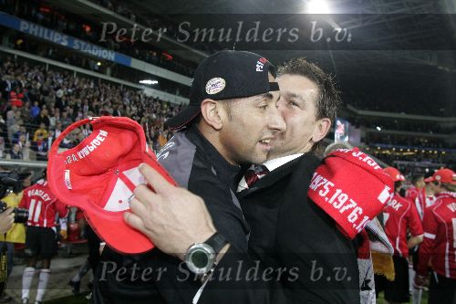 Eindhoven, 23 April 2005
Kampioenswedstrijd PSV-Vitesse, eindstand 3-0
Gomes en Joop Hiele vieren feest.