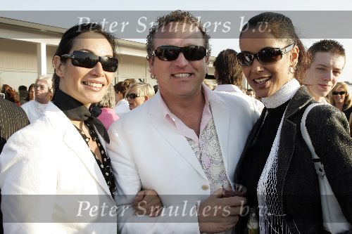 Bloemendaal 2 april 2005
Opening van strandtent vroeger.
Gordon met zonnebril en model Manuela