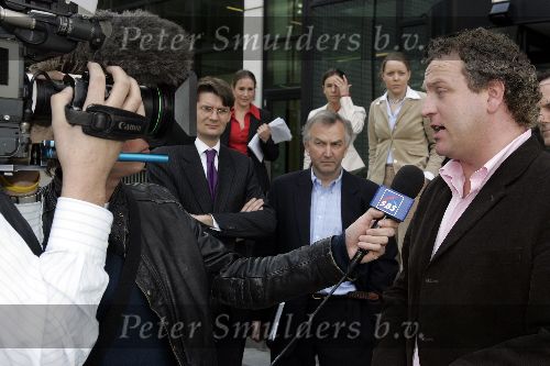 Amsterdam 12 april 2005
Rechtzaak Gordon tegen endemol. Links Paul de Man (direkteur Endemol)