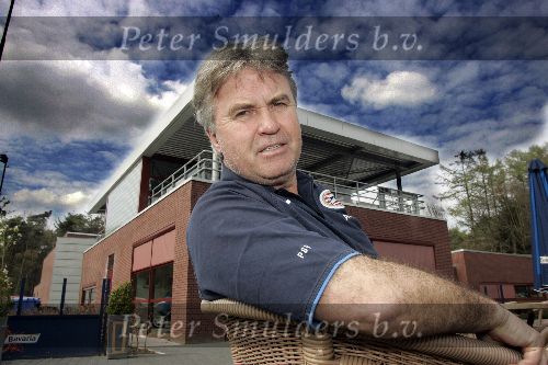 Eindhoven, 11 April 2005
PSV-trainer Guus Hiddink voor het nieuwe spelershome op \