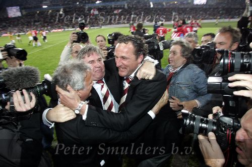 Eindhoven, 23 April 2005
PSV voor de 18e ker landskampioen
Guus Hiddink met zijn assistenten Fred Rutten en Rene Eykelkamp