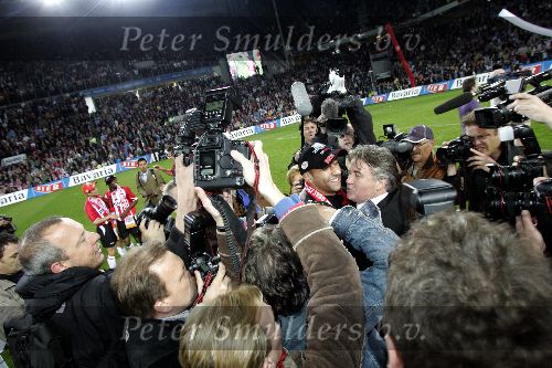 Eindhoven, 23 April 2005
PSV voor de 18e ker landskampioen
Guus Hiddink met zijn keeper Gomes