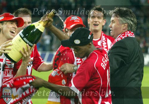 Eindhoven, 23 April 2005 Kampioenswedstrijd PSV-Vitesse, eindstand 3-0
Guus Hiddink John de Jong.