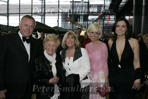 Rotterdam 16 april 2005
Luciano Pavarotti in Ahoy.
Harry Mens met Suze Mens, Marloes Mens en Willeke Alberti en Ria Alberti