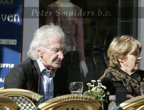 Amsterdam 12 april 2005
Harry Mulisch op terras bij Maxie\'s op de pc Hooftstraat.