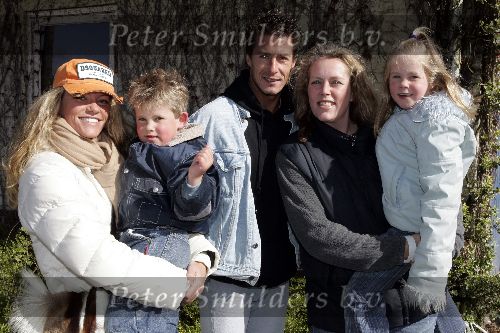 Harderwijk 9 april 2005
Opening dolfinarium Harderwijk.
Inge de Bruijn met zus Jakline en familie