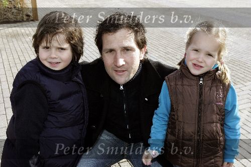 Harderwijk 9 april 2005
Opening dolfinarium HARDERWIJK.
Jeroen Blijlevensmet zijn kinderen