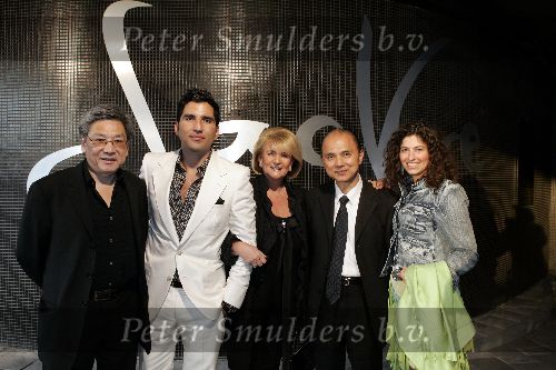 Rotterdam 21 april 2005
Etentje Jimmy Choo met bn ers bij Jackie.
Jimmy Choo met Femmeke de Wind en Rodrigo Otazu en Kitty Laser