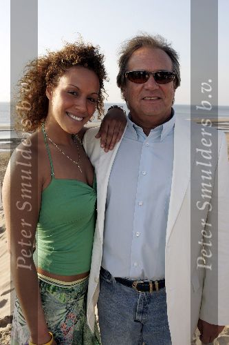 Bloemendaal 2 april 2005
Opening van strandtent vroeger.
Glennis Grace en John v Katwijk