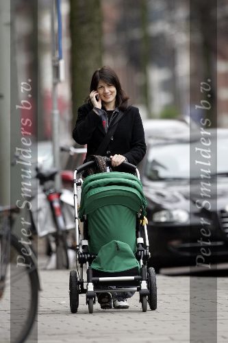 Amsterdam  6 april 2005
Kim v Kooten met haar baby in kinderwagen.