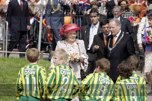 Scheveningen 30 april 2005
Koningin Beatrix in Scheveningen met familie.
Koningin Beatrix en Wim Deetman